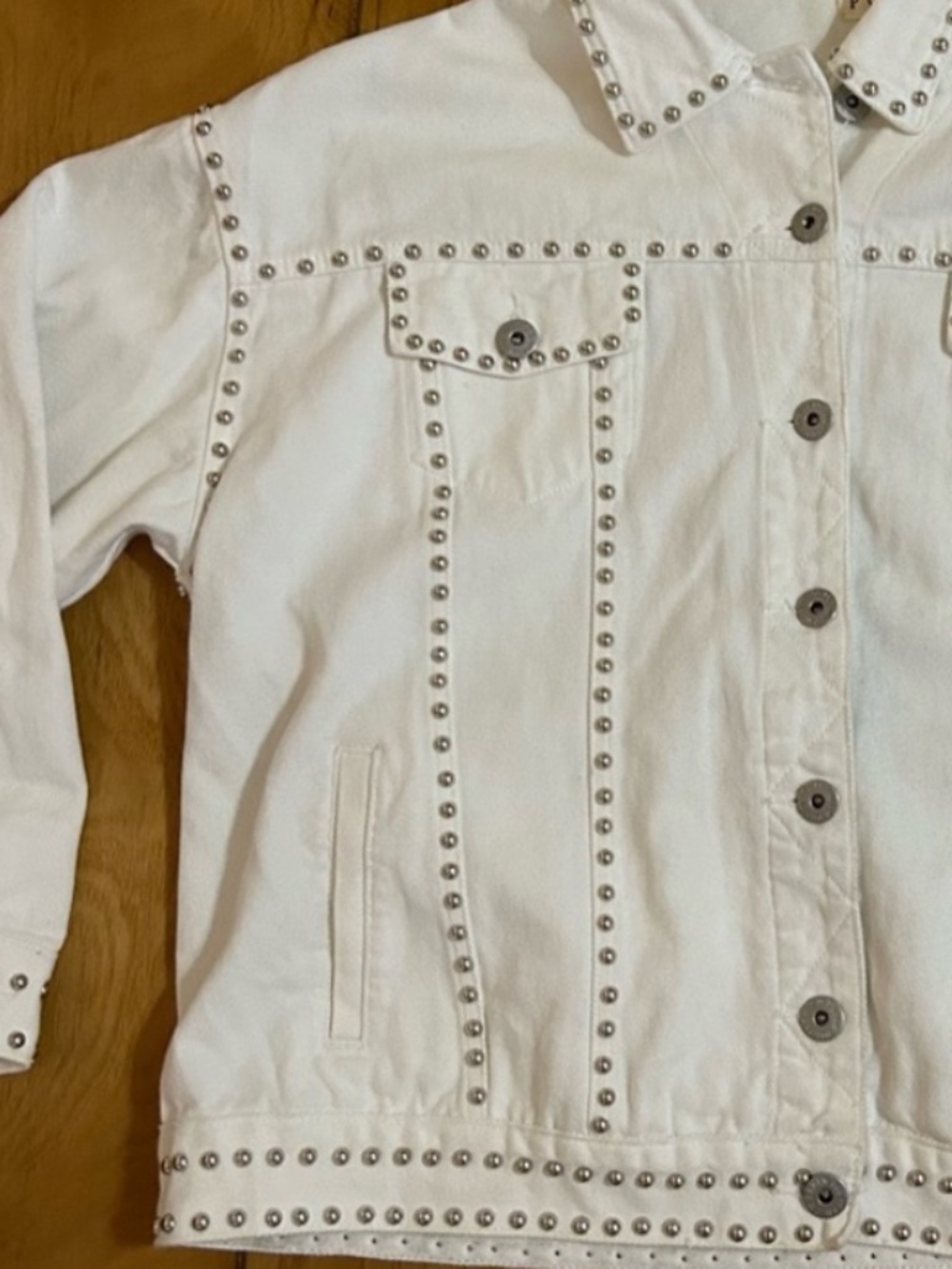 Women's Western Washed Denim Studded Trucker Jacket in Blanc sz M EUC  $129R - Picture 8 of 10